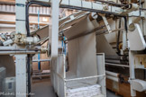 <center>La manufacture Brun de Vian-Tiran.</center>On  sèche et repasse le tissu légèrement humide dans une machine à repasser à rouleau.
