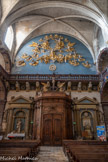 <center>La Collégiale Notre-Dame-des-Anges</center>Entrée place de la Liberté. A gauche, autel de Notre-Dame du Bon Service et statue de Sainte Claire. A droite, les fonts baptismaux et la statue de Saint Louis de Toulouse .