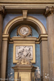 <center>La Collégiale Notre-Dame-des-Anges</center>Les fonts baptismaux. Un haut-relief représente le baptême du Christ. Au-dessus, Dieu le père tenant de sa main gauche un globe terrestre et bénissant de la main droite.