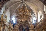 <center>La Collégiale Notre-Dame-des-Anges</center>Les deux colonnes supportent une arcature finement sculptée sur laquelle reposent allongés deux anges. L’arcature est elle-même surmontée d'un fronton triangulaire en retrait, supportant deux autres anges encadrant une statue de la Vierge. Tout autour, au sommet des pilastres, des chérubins.