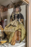 <center>Musée du jouet et de la poupée ancienne</center>Poupée cartomancienne : de sous sa robe, on tirait un papier où était écritr une prédiction.