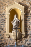 <center>L'église de la Transfiguration </center>Statue de Notre Dame des Anges en marbre du XVIIe siècle provenant de la chapelle N.-D. des Anges. La Vierge portait dans la main droite le sceptre de la royauté divine. Une couronne de métal devait être placée autrefois sur le voile de Marie