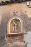 <center>La place Saint-Joseph</center>À l’angle de la rue Montesquieu, dans une petite niche restaurée au siècle dernier, une statue de Saint-Joseph, datée de 1702, témoigne de la ferveur populaire de l’époque.