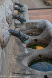 <center>Fontaine des Quatre Canons</center>Ces 4 canons n’ont rien de belliqueux puisqu’il s’agit des tuyaux qui amènent l’eau aux 4 robinets.