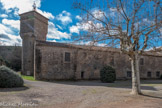 <center>Château-Abbaye de Cassan</center>La tour carrée est attenante à l'aile sud dite 