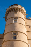 <center>Château de Margon</center>Tour nord-ouest. Des campagnes annuelles de restauration sont entreprises depuis 1981. Entre 2013 et 2015, les deux tours face au jardin ont été restaurées.