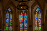 <center>Jouques.</center> Eglise Saint Pierre. Les vitraux ont été posés en 1876, après l'incendie du retable.