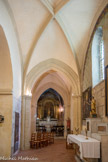 <center>Jouques.</center> Eglise Saint Pierre. La nef du Rosaire (au sud) bâtie en 1546, de style ogival par ses voûtes aux arcs brisés.