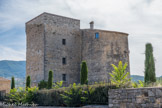 <center>Sainte-Jallle</center> Le donjon du château du XIIe et la tour ronde du XVIe.