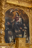 <center>Autel et retable de la Donation du Rosaire</center>Huile sur toile, représentant la Vierge Marie de laquelle Saint Dominique reçoit un chapelet, ainsi que Sainte Catherine de Sienne tenant un scapulaire.