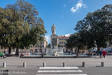 <center>Place Garibaldi.</center>Vers le milieu de la place est installé le monument dédié à Garibaldi, entourée d’un bassin carré de 17 mètres de côté. La statue de Garibaldi a été faite par Etex et Deloye en 1891.