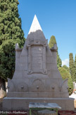 <center>Le cimetière </center>Après l’incendie de l’Opéra de Nice de 1881, durant une représentation de Lucia di Lammermoor, qui fit deux cents victimes, un monument en forme de pyramide rendant hommage à ces derniers fut érigé.