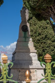 <center>Le cimetière </center>Tombeau de Léon Gambetta. Le 4 septembre 1870, après la défaite de Sedan et depuis l'hôtel de ville de Paris, il proclame le retour de la République. Le 7 octobre suivant, ministre de l'Intérieur du gouvernement de la Défense nationale, il quitte en ballon la capitale, assiégée par les troupes prussiennes, afin d'organiser les combats en province. Le 14 janvier 1883, Léon Gambetta est inhumé au cimetière du Château, à Nice, où sa famille s’était installée