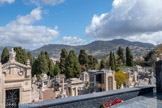 <center>Le cimetière </center>Le mont Gros, avec l'observatoire de la Côte d'Azur, le mont Vinaigrier, le mont Leuze, le col de Villefranche.