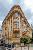 <center>53 avenue du maréchal Joffre</center>Immeuble Belle Epoque. Immeuble d'angle dont la demande de construction du vicomte d'Hardemare date de 1913, sous la direction de l'architecte Louis Daniel.