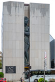 <center>AC Hôtel .</center>L'autre statue monumentale de Sacha Sosno.