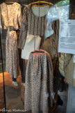 <center>Le Musée du vêtement Provençal</center>La robe, la raubo - lou tentitou.
Le corsage et la jupe séparés, réalisés dans un même tissu constituent une robe.