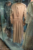 <center>Le Musée du vêtement Provençal</center>La robe, la raubo - lou tentitou. Robe provençale ancienne.