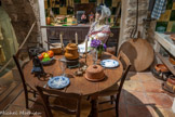 <center>Le Musée du vêtement Provençal</center>La cuisine provençale la cousino prouvencalo. La table avec le beurrier, la daubière pour les viandes mijotées, le mortier et le pilon, le presse viande.
