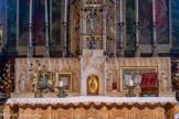 <center>L'église Saint Michel </center>Au centre le tabernacle, avec de chaque côté, les douze apôtres. Saint Pierre à gauche, Saint Jean à droite. Le dernier à gauche est Saint Paul.