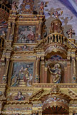 <center>Retable de Baixas.</center>A droite, saint Jacques le Majeur en pélerin avec sur sa capeline les coquilles. A gauche, en bas, la femme, au dessus, la Visitation où la Vierge embrasse sa cousine Elisabeth sur le perron de sa maison. C'est l'occasion du chant du Magnificat. La Fuite en Egypte : saint Joseph conduit l'âne qui emporte l'enfant et sa mère. Les palmiers abaissent leurs branches pour cacher la Sainte Famille aux sicaires d'Hérode.
