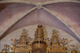 <center>Retable de Baixas.</center>La date 1699. Tout en haut, un oiseau, les ailes demi-déployées. Un pélican symbole d'amour et de sacrifice eucharistique ? Un aigle qui plane sur le monde et voit tout ? Une colombe symbole de l'Esprit Saint ?