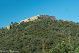 <center>Fort de Bellegarde.</center>C'est une fortification du XVIIe siècle située à la frontière entre la France et l'Espagne, au-dessus de la ville du Perthus, dans les Pyrénées-Orientales. Il sert alors au contrôle et à la défense du col du Perthus. En 1679, Vauban visite Bellegarde et approuve le plan d'agrandissement considérable que lui propose son ingénieur Christian Rousselot de Monceaux. Il y apporte des corrections, dotant notamment la place d'une fortification double. L'année suivante, Louvois accepte l'essentiel du projet. Les travaux sont engagés.