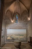 <center>Église Saint-Pierre de Figueras</center>Vitrail : baptême du Christ.