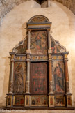 <center>Saint-Genis des Fontaines.</center>Retable du Rosaire, bois peint, XVIIème dit « populaire ». A la prédelle : St Jean, la Visitation, St Pierre, l’Enfant Royal, St Paul, Nativité, St Jacques.