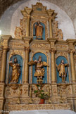 <center>Saint-Genis des Fontaines.</center>Retable du XVIIIème siècle dédié à St Michel. En haut, se trouve la statue de Ste Thérèse d'Avila, carmélite. Au centre, St Michel, à gauche St Jacques de Compostelle avec sa tenue de pèlerin, à droite St Gaudérique, patron des agriculteurs ou St Isidore, le Laboureur.