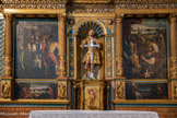 <center>Saint-Genis des Fontaines.</center>A la prédelle, à gauche, sont figurés les deux saints : Jean, l'Evangéliste et Jean, le Baptiste. A droite, face à face, les deux saints Louis : Louis IX, roi de France et son petit-neveu, Louis d'Anjou, évêque de Toulouse et petit-fils du Comte de Provence, de la maison de Barcelone Raimond Bérenguer V. Ce panneau peint est daté de 1638.  Le tabernacle sculpté et peint est de la même époque.