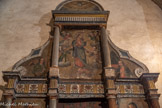 <center>Saint-Genis des Fontaines.</center>Retable du Rosaire. Couronnement de la Vierge. En haut, la colombe du Saint Esprit.