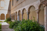 <center>Le cloître de Saint-Genis des Fontaines.</center>Le monachisme est une très ancienne tradition chrétienne. Son principe est une vie religieuse menée en commun, dans l'obéissance à une règle. Saint Benoît de Nursie écrit au VIe s. la Règle appliquée dans les monastères dits ensuite bénédictins. Cette règle est réformée et propagée au VIIIe s. par un second saint Benoît, Benoît d'Aniane (en Languedoc). La liturgie, le travail manuel et le travail intellectuel rythment la vie monastique selon la Règle : ora et labora, 