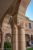 <center>Le cloître de Saint-Genis des Fontaines.</center>