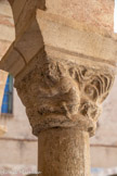 <center>Le cloître de Saint-Genis des Fontaines.</center>