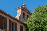 <center>Eglise Romane Saint-André</center>Le monastère bénédictin de Saint-André fut fondé au Moyen-âge. Fuyant l'Espagne inhospitalière, l'abbé Miro et ses moines vinrent s'installer sur les terres que Louis le Pieux leur octroya en 823. Le village de « Saint André » se forma autour de l'abbaye.
Bâtie sur un vieux sol Gallo-Romain, l'église de Saint André forme un ensemble monumental, remarquable par ses dimensions et son ancienneté.
Bâtie aux environs de l'an 900, détruite par les invasions successives, elle a été reconstruite et consacrée le 16 novembre 1121, la douzième année du règne de Louis VI, roi de France et sous le pontificat du pape Calixte.