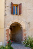 <center>Eglise Romane Saint-André</center>En 1109, la comtesse Agnès (en l'absence de son mari parti à la croisade) soumet l'abbaye de saint André à celle de La Grasse pour la réformer. Des travaux sont sans doute entrepris, qui donne lieu à une consécration de l'édifice en 1121. L’abbaye connait un lent déclin tout au long du Moyen-Âge et est finalement unie à celle d’Arles sur Tech en 1592. Nationalisée en 1791 avec les biens ecclésiastiques, elle passe à la commune pour devenir église paroissiale, ce qu’elle est restée jusqu’à aujourd’hui.