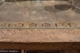 <center>Eglise Romane Saint-André</center>La table d'autel. La surface a son pourtour orné de lobes réguliers et d'un périmètre d'entrelacs gravés. 11e siècle.