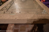 <center>Eglise Romane Saint-André</center>La table d'autel. La surface a son pourtour orné de lobes réguliers et d'un périmètre d'entrelacs gravés. 11e siècle.