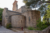 <center>Eglise Romane Saint-André</center>Le plan de l'église reprend la forme de la croix latine. Sur les bras de son transept saillant, deux absidioles encadrent l'abside, le Choeur, qui est l'espace le plus sacré de l'église.
