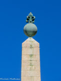 <center>Port-Vendres.</center>Le globe terrestre et la fleur de lys.