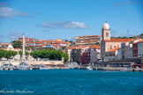 <center>Port-Vendres.</center>L'obélisque et l'église.