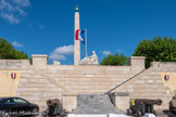 <center>Port-Vendres. </center>Au centre du mur de soutènement, creusé de deux fontaines, l'escalier monumental permet d'accéder à la place.