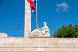 <center>Port-Vendres. </center>L'œuvre est une sculpture en pierre représentant une femme allongée tenant dans sa main droite des branches d'olivier. Une copie en bronze est située dans le Jardin des Tuileries, à Paris. Le modèle est Dina Vierny.