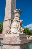 <center>Port-Vendres. </center>Aux quatre angles de la grille qui entoure le monument, quatre trophées représentent les quatre continents connus à cette époque : l'Asie,