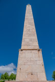 <center>Port-Vendres. </center>Place de l'Obélisque : pour marquer d'un symbole la naissance de Port-Vendres, et à la demande même des habitants d'alors, Louis XVI permit à la Province, en 1780, de faire ériger à sa gloire le premier monument élevé en France en son honneur, l'obélisque de Port-Vendres, qui est aussi le seul monument dédié à Louis XVI qui ait survécu sans trop de dommages à la Révolution. Culminant à cent pieds au-dessus du niveau de la mer (autrement dit, trente-trois mètres), cette œuvre en marbre des Pyrénées surmontée d'un globe terrestre et couronnée d'une fleur de lys, tous deux réalisés en bronze, fut en partie préservée des destructions révolutionnaires, mais perdit ses ornements inférieurs : après 1793 ne subsistaient que les quatre tortues de bronze placées aux angles du collet, entre la colonne et le dé soutenant les draperies.