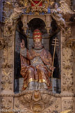 <center>Église Saint-Pierre de Prades</center>L'importance inhabituelle de la statue centrale colossale de saint Pierre, plus de trois mètres de haut et deux mètres de large, présenté avec tous les signes de la papauté est à l'origine d'un proverbe catalan caractérisant une personne orgueilleuse :