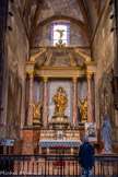 <center>Église Saint-Pierre de Prades</center>La chapelle du Rosaire. La clé de voûte au monogramme de Marie marque la dédicace ancienne de cette chapelle. Au-dessus de l'autel en marbre rose un retable à baldaquin aux colonnes de marbre de 1844 abrite le groupe sculpté en bois doré du rosaire daté du XVIIIe, il vient de l’ancienne église del Rouze sur l’emplacement de laquelle s’élève actuellement la Mairie. En fait, on y plaça les orgues jusqu'en 1818, tandis qu’en dessous de celles-ci on disposa en 1703, la statue de Saint Valent (actuellement au Trésor de l’église). Au dallage, on lit l’inscription funéraire dont la traduction du latin au français signifie : « Ci-gît Joseph de Lacroix, juge de cette ville, qui a cru et espéré dans le Christ Sauveur. Il est mort le jour du 14 Novembre, l’an du Seigneur 1769 ». C’est ce juge qui, en 1758, eut à se fâcher contre 9 jeunes hommes de Prades qui, la nuit, chantaient dans les rues un pot-pourri de chansons gaillardes et de psaumes funèbres