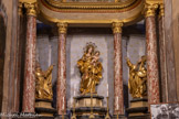 <center>Église Saint-Pierre de Prades</center>Au siècle dernier, on y transporta le Groupe du Rosaire, en bois doré, du XVIIe siècle, représentant Notre Dame du Rosaire entre Saint Dominique et Sainte Catherine de Sienne. Ces statues proviennent de l’ancienne église du Rosaire, aujourd'hui disparue, consacrée en 1581.