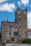 <center>Perpignan.</center>Le couvent des Carmes Déchaux Saint-Joseph. Pourvu d'une église, d'un cloître et de bâtiments annexes, le couvent entame un long déclin au XVIIIe siècle. En 1799 il est vendu comme Bien National et divisé en plusieurs lots. Il est coupé en deux la même année par le percement de la rue Saint-Joseph. En 1829, le département achète une partie du couvent pour établir un 